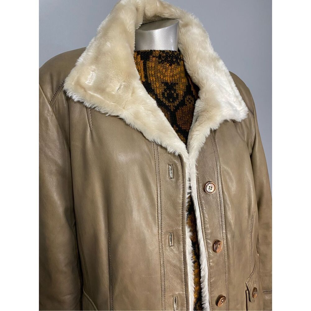 Danier tan leather barn/chore coat with faux shearling interior. - Picture 5 of 16